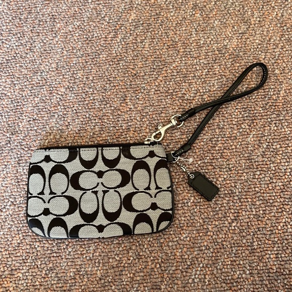 Coach Handbags - Coach Wristlet